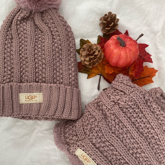 UGG Accessories - UGG- KNITTED POM HAT AND INFINITY SCARF SET